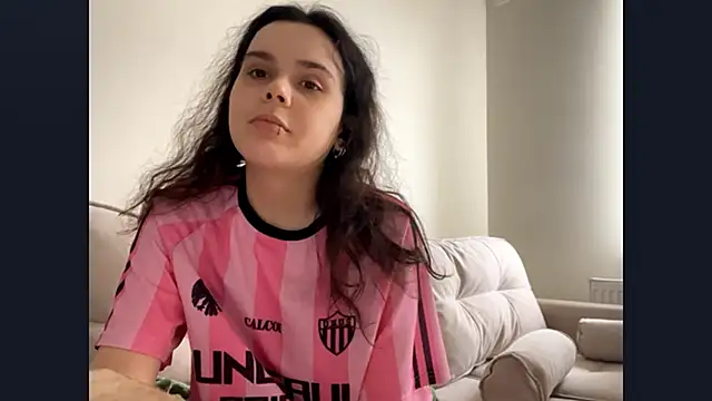 Snapshot of RosaleeSwint chatting on 11-10-25, 09:41 RosaleeSwint online show from 11-10-25, 09:41