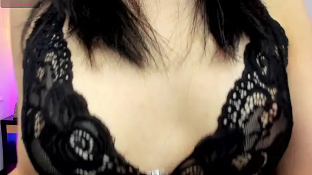 zoe-moreau online show from 04-18-26, 07:40