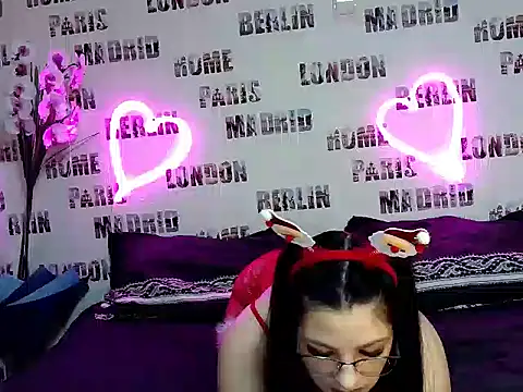 Bya hootgyrl1 online show from 12-18-25, 08:48