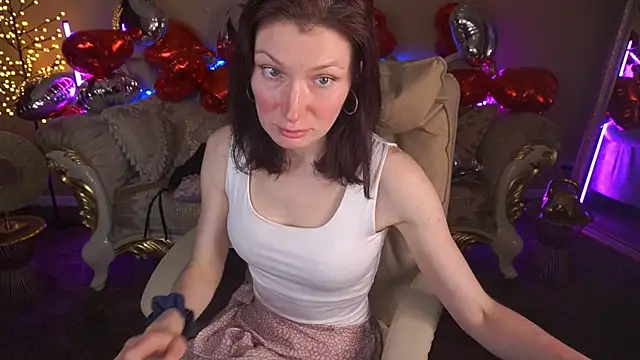 Snapshot of AmiraGoldd chatting on 02-15-26, 01:52 AmiraGoldd online show from 02-15-26, 01:52