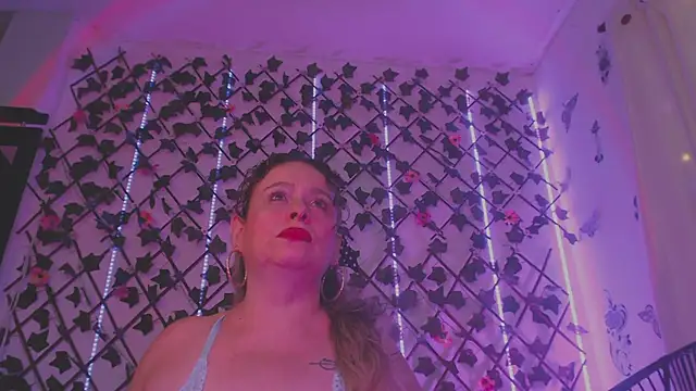 Snapshot of katjohanna chatting on 06-27-26, 10:37 katjohanna online show from 06-27-26, 10:37