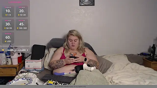 Snapshot of xoxostoneybabe chatting on 11-10-25, 06:45 xoxostoneybabe online show from 11-10-25, 06:45