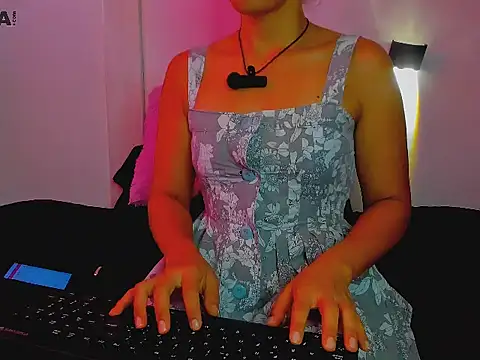 Snapshot of cristalsolei chatting on 01-09-26, 01:36 cristalsolei online show from 01-09-26, 01:36