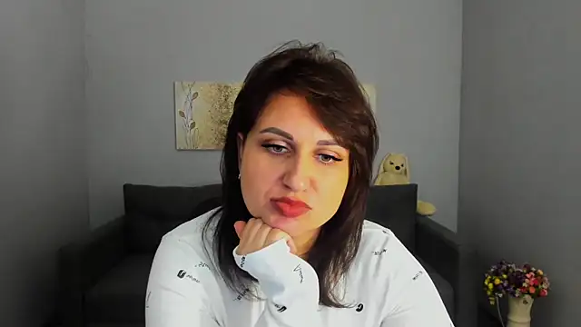 Snapshot of Helen_Rossi chatting on 11-14-25, 06:45 Helen Rossi online show from 11-14-25, 06:45