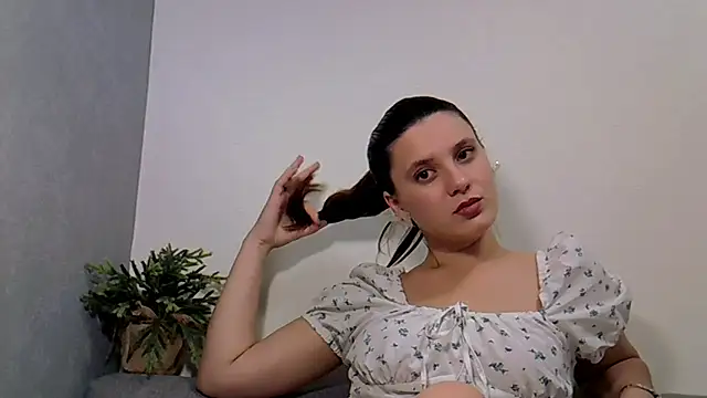 Snapshot of KiraHoney chatting on 11-08-25, 10:08 KiraHoney online show from 11-08-25, 10:08