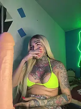 Snapshot of euscarlethotgirl chatting on 11-16-25, 08:58 euscarlethotgirl online show from 11-16-25, 08:58