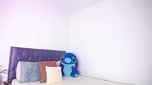 BryanaSmiths online show from 12-16-25, 02:44