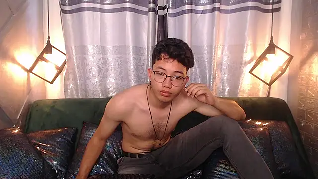 Snapshot of alexy_re chatting on 11-08-25, 05:23 alexy re online show from 11-08-25, 05:23