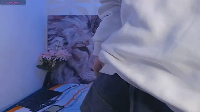 Oliver paris online show from 11-16-25, 04:40