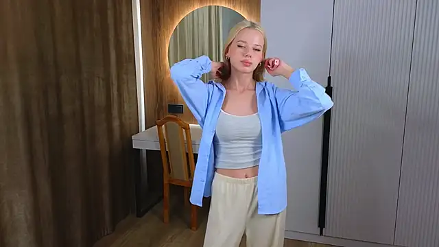 Snapshot of DorisCandelario chatting on 11-14-25, 12:37 DorisCandelario online show from 11-14-25, 12:37