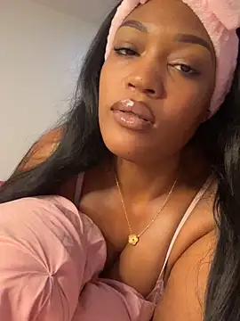 Snapshot of PrincessDreamm chatting on 11-06-25, 12:55 PrincessDreamm online show from 11-06-25, 12:55