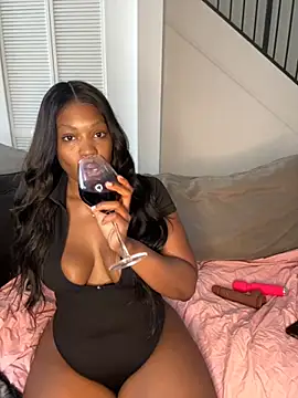 Snapshot of PrincessDreamm chatting on 11-21-25, 05:00 PrincessDreamm online show from 11-21-25, 05:00