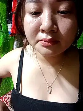 Bee-bgolden online show from 11-08-25, 07:41