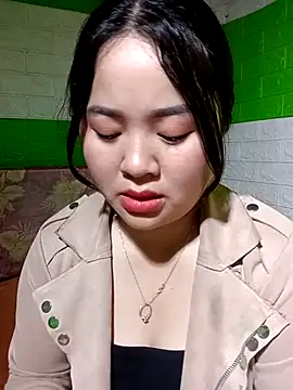 Bee-bgolden online show from 12-16-25, 01:10