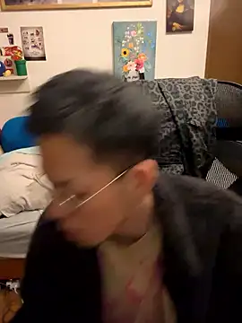 ippei0001 online show from 11-05-25, 04:29