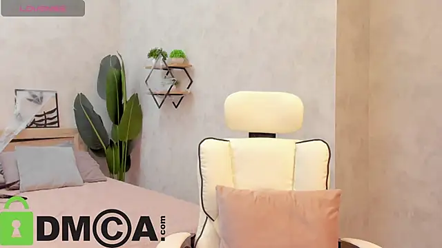 Snapshot of Ella_Burns chatting on 11-05-25, 01:27 Ella Burns online show from 11-05-25, 01:27