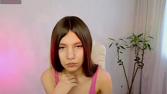 Little  Lunaa online show from 02-15-26, 10:47