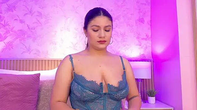 Snapshot of ValeriaMonet chatting on 05-18-26, 01:39 ValeriaMonet online show from 05-18-26, 01:39