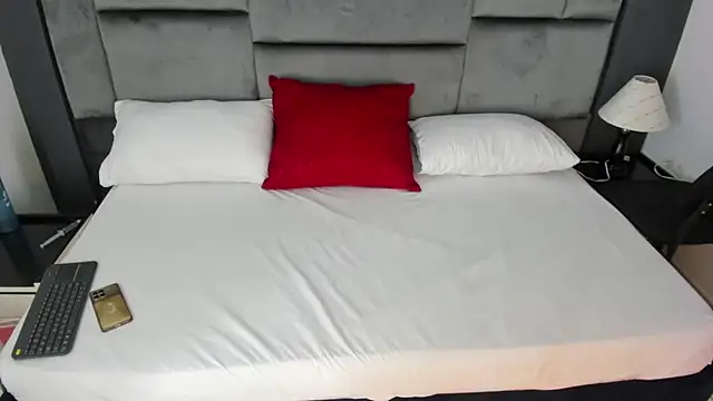 Snapshot of CatleyaSmith chatting on 12-22-25, 12:02 CatleyaSmith online show from 12-22-25, 12:02