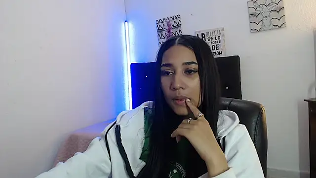 Snapshot of lyam_ebony_ chatting on 02-14-26, 08:16 lyam ebony online show from 02-14-26, 08:16