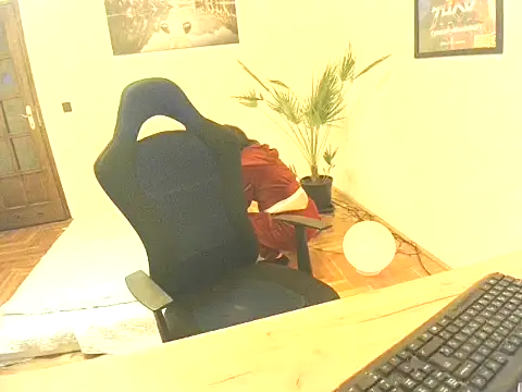 Snapshot of Cicumicus chatting on 11-06-25, 03:46 Cicumicus online show from 11-06-25, 03:46