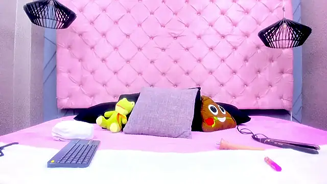 Mia Horney online show from 01-15-26, 01:16