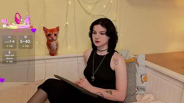 LatinaHuguenin online show from 11-28-25, 07:11