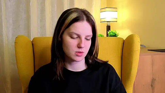 LatinaHuguenin online show from 04-11-26, 09:08