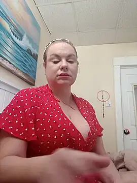 Snapshot of LisaMillerx chatting on 11-16-25, 04:01 LisaMillerx online show from 11-16-25, 04:01