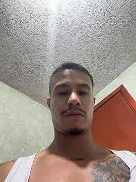 Snapshot of RaySullivan chatting on 06-08-26, 01:28 RaySullivan online show from 06-08-26, 01:28