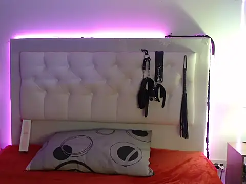 Isa Boom online show from 12-17-25, 11:49