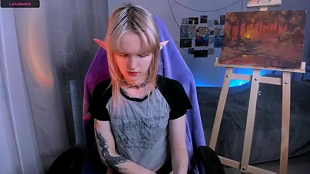 Snapshot of Mel_the_drawer chatting on 04-22-26, 09:11 Mel the drawer online show from 04-22-26, 09:11