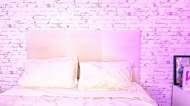 April Kay online show from 12-23-25, 03:37