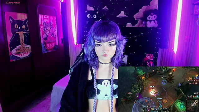 Snapshot of ravencollen chatting on 05-15-26, 06:04 ravencollen online show from 05-15-26, 06:04