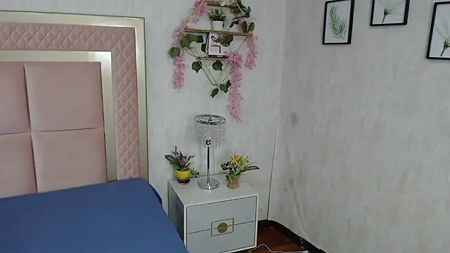 Snapshot of Madhison_5 chatting on 02-20-26, 12:38 Madhison 5 online show from 02-20-26, 12:38