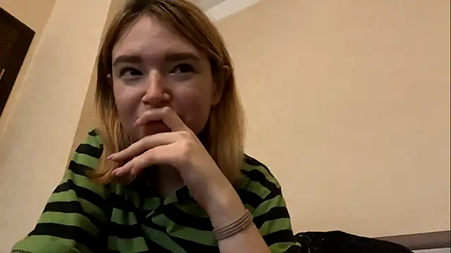 Snapshot of Baby18_shake chatting on 12-02-25, 06:52 Baby18 shake online show from 12-02-25, 06:52