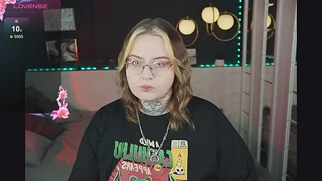 Snapshot of Arya_Addams chatting on 11-08-25, 12:00 Arya Addams online show from 11-08-25, 12:00