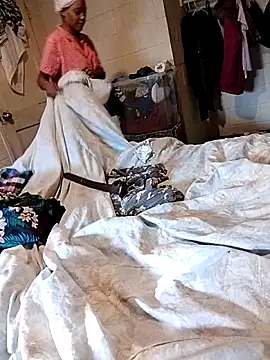 Snapshot of SITHANDRAH chatting on 12-14-25, 07:29 SITHANDRAH online show from 12-14-25, 07:29