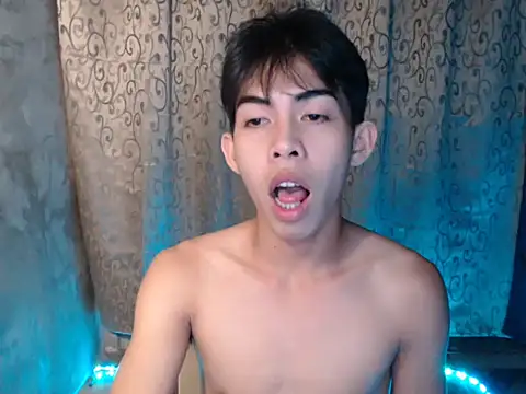 Urhotsilverboy online show from 11-18-25, 04:00