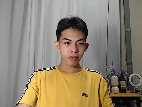 Urhotsilverboy online show from 11-30-25, 04:11