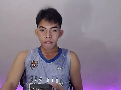 Urhotsilverboy online show from 05-04-26, 04:47
