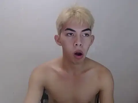 Urhotsilverboy online show from 05-20-26, 11:38