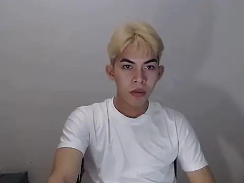 Urhotsilverboy online show from 05-22-26, 04:23