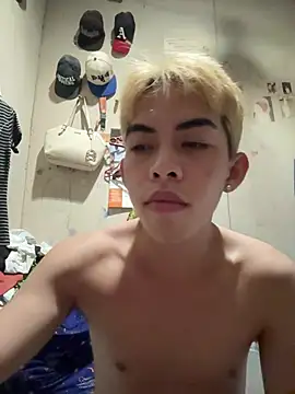 Urhotsilverboy online show from 06-05-26, 08:25