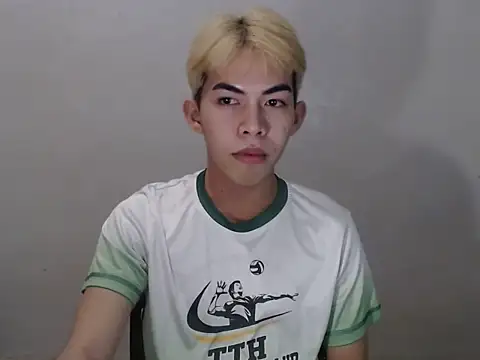 Urhotsilverboy online show from 06-08-26, 04:29