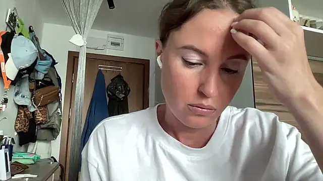 Snapshot of Ameli8 chatting on 05-21-26, 09:49 Ameli8 online show from 05-21-26, 09:49