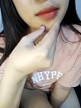 lyoon2k online show from 12-05-25, 01:58