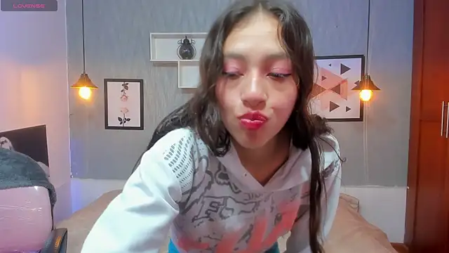 Snapshot of Valery_clk chatting on 11-05-25, 03:01 Valery clk online show from 11-05-25, 03:01