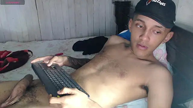 Snapshot of thebesthot chatting on 12-20-25, 02:40 thebesthot online show from 12-20-25, 02:40