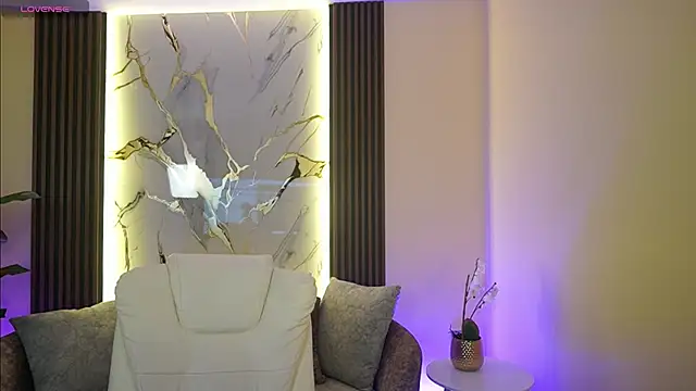 TessaaFox online show from 12-18-25, 12:11